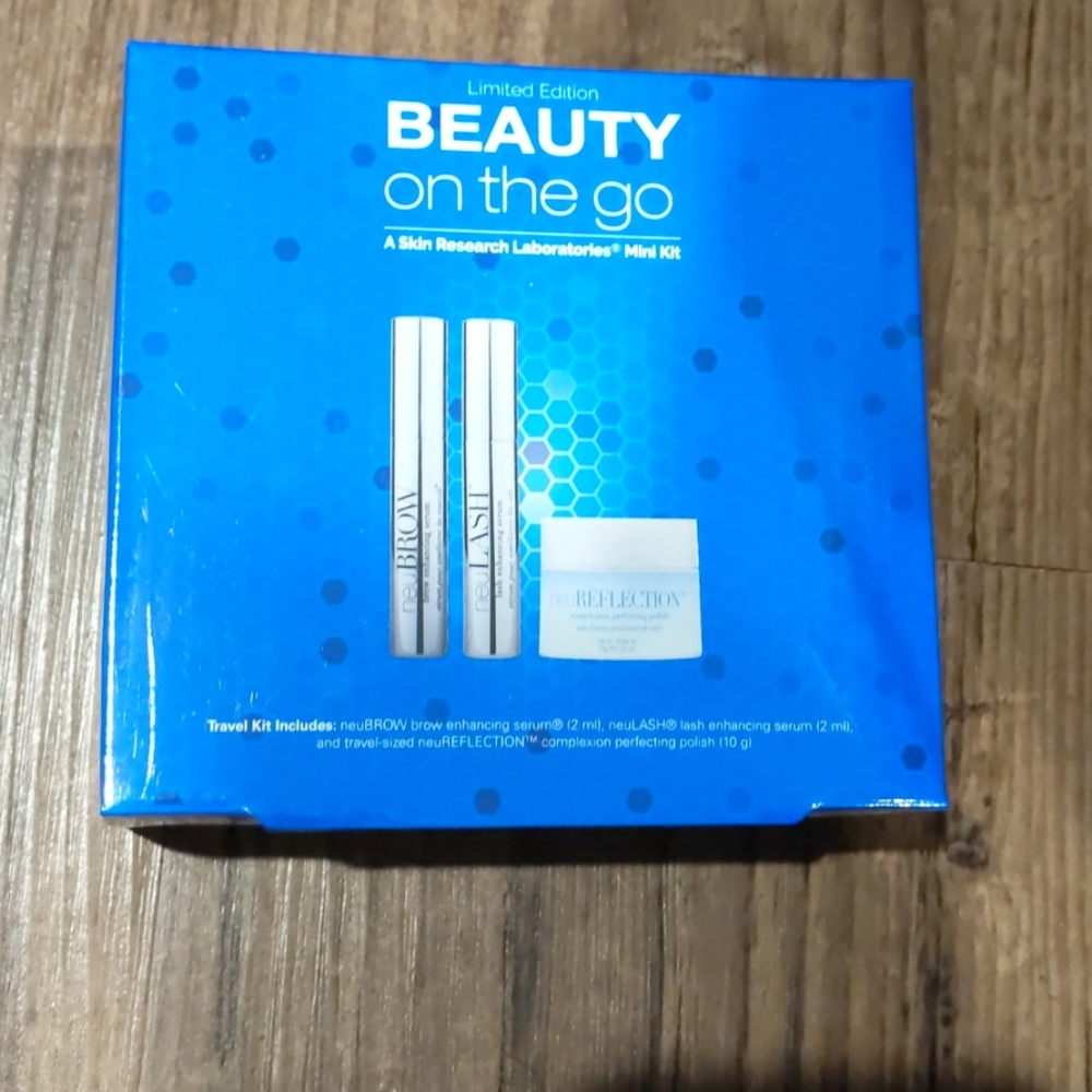 NWT A Skin Research Laboratory Travel Kit